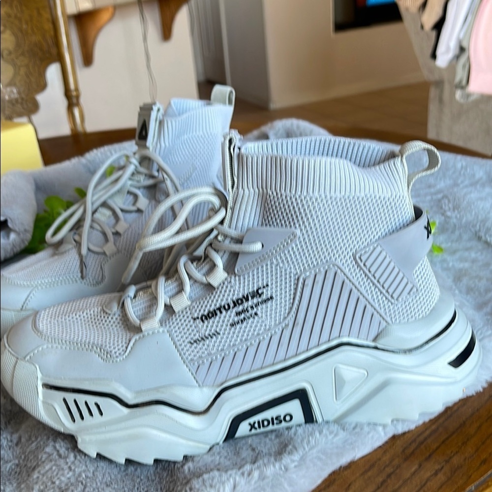 White High-Top Athletic Shoes with Chunky Sole - Picture 2 of 6